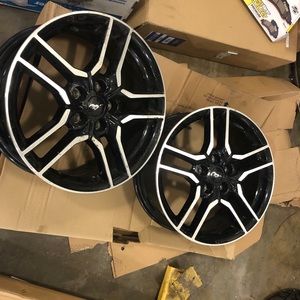 2020 Ford Mustang wheels
